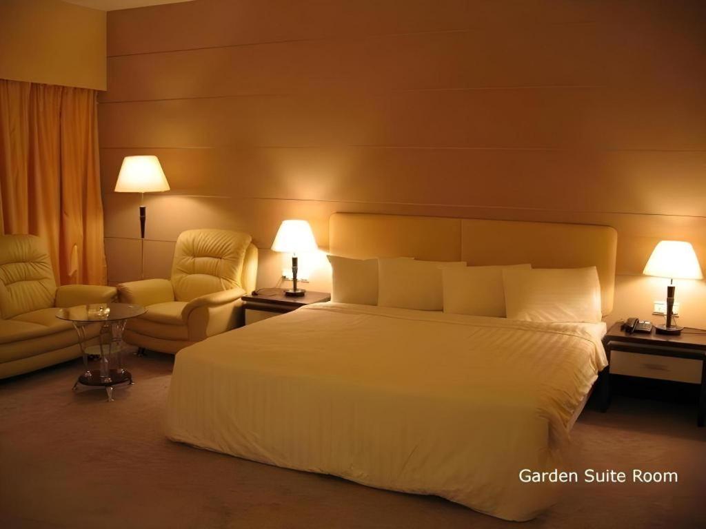 Ritz Garden Hotel Ипох Екстериор снимка