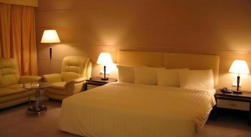 Ritz Garden Hotel Ипох Екстериор снимка