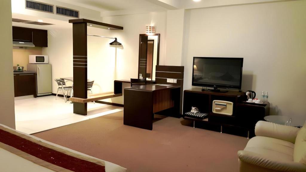 Ritz Garden Hotel Ипох Екстериор снимка
