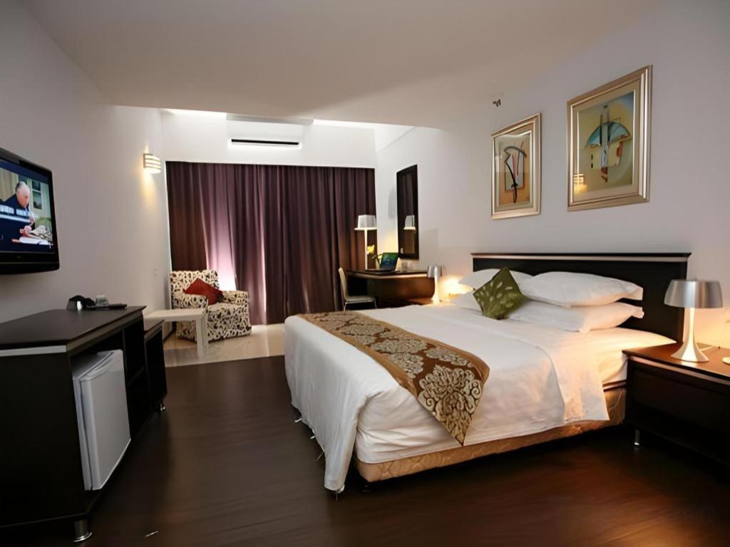 Ritz Garden Hotel Ипох Екстериор снимка