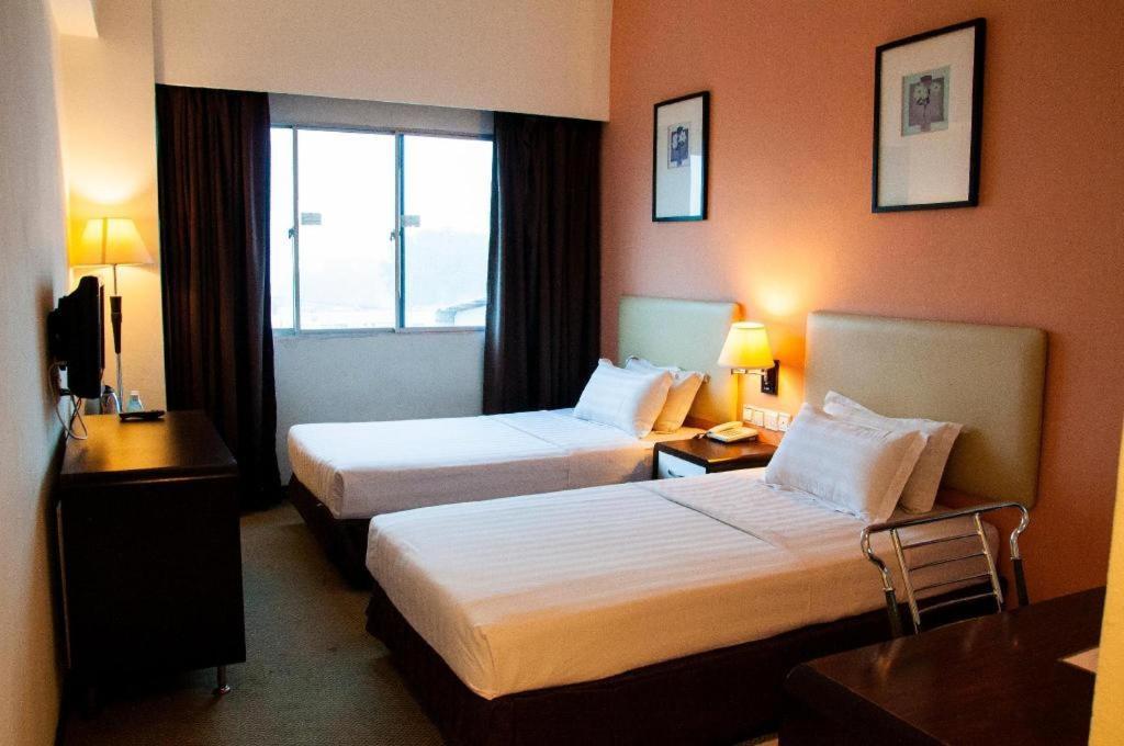 Ritz Garden Hotel Ипох Екстериор снимка