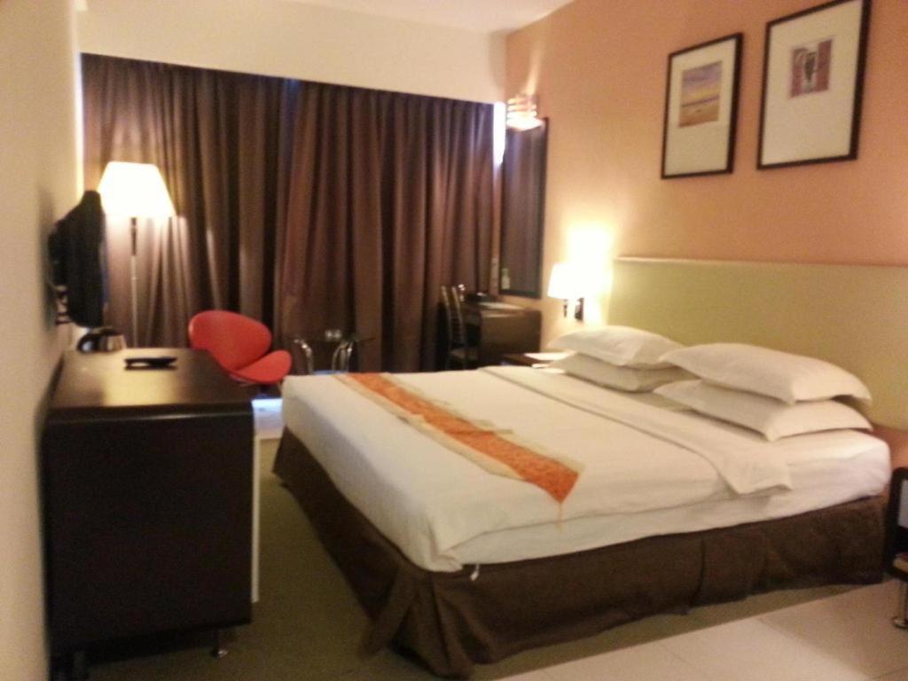 Ritz Garden Hotel Ипох Екстериор снимка
