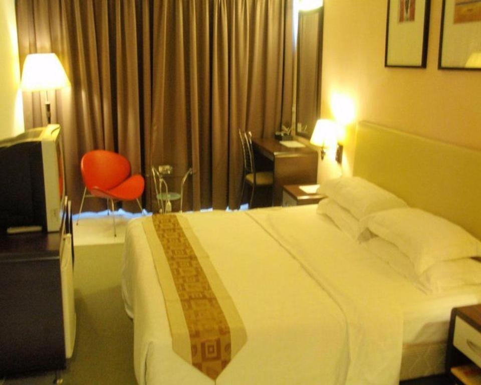 Ritz Garden Hotel Ипох Екстериор снимка