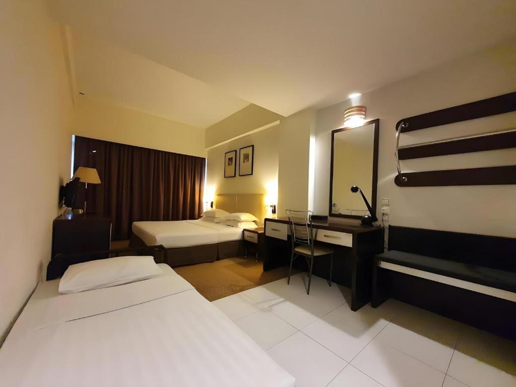 Ritz Garden Hotel Ипох Екстериор снимка