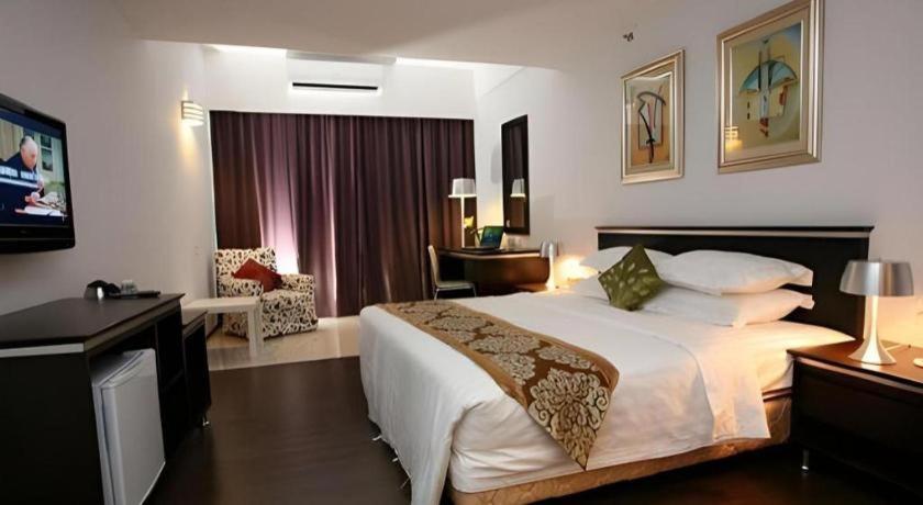 Ritz Garden Hotel Ипох Екстериор снимка